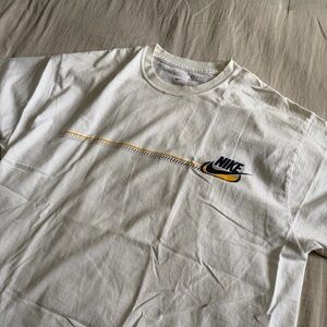 Vintage Nike Short Sleeve Crewneck Men’s XL T-Shirt White Yellow Swoosh Athletic